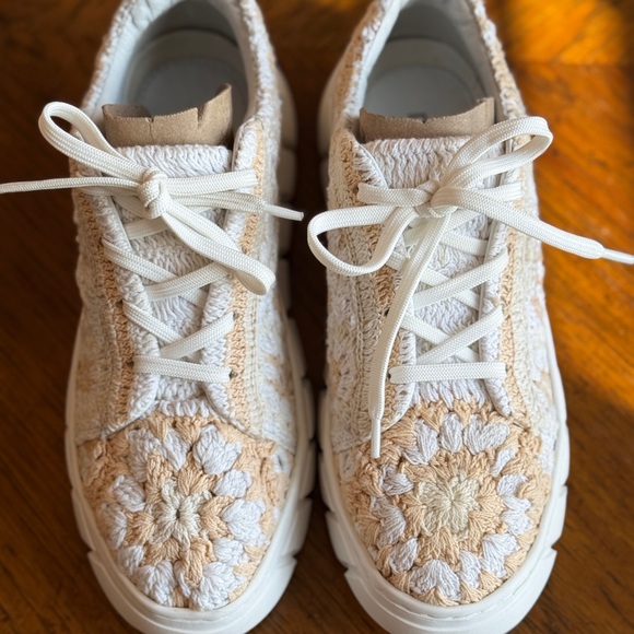 🔥NEW FREE PEOPLE Sneakers - Picture 1 of 14